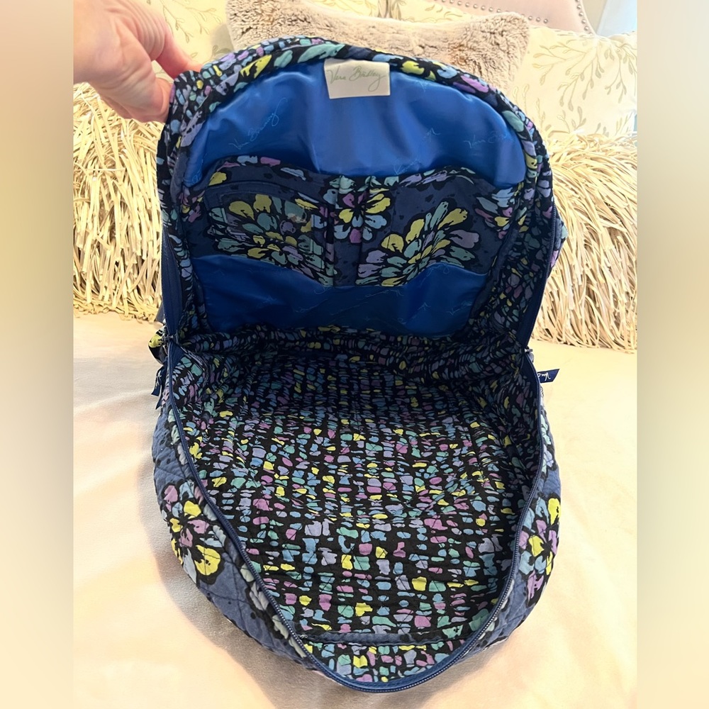 VERA BRADLEY Indigo Pop Essential Backpack Navy Blue Green Floral - Picture 14 of 14